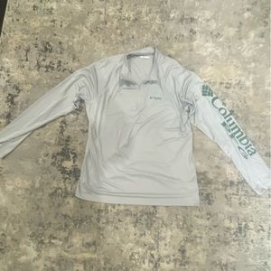 Columbia pfg long sleeve zip up.  Never worn!